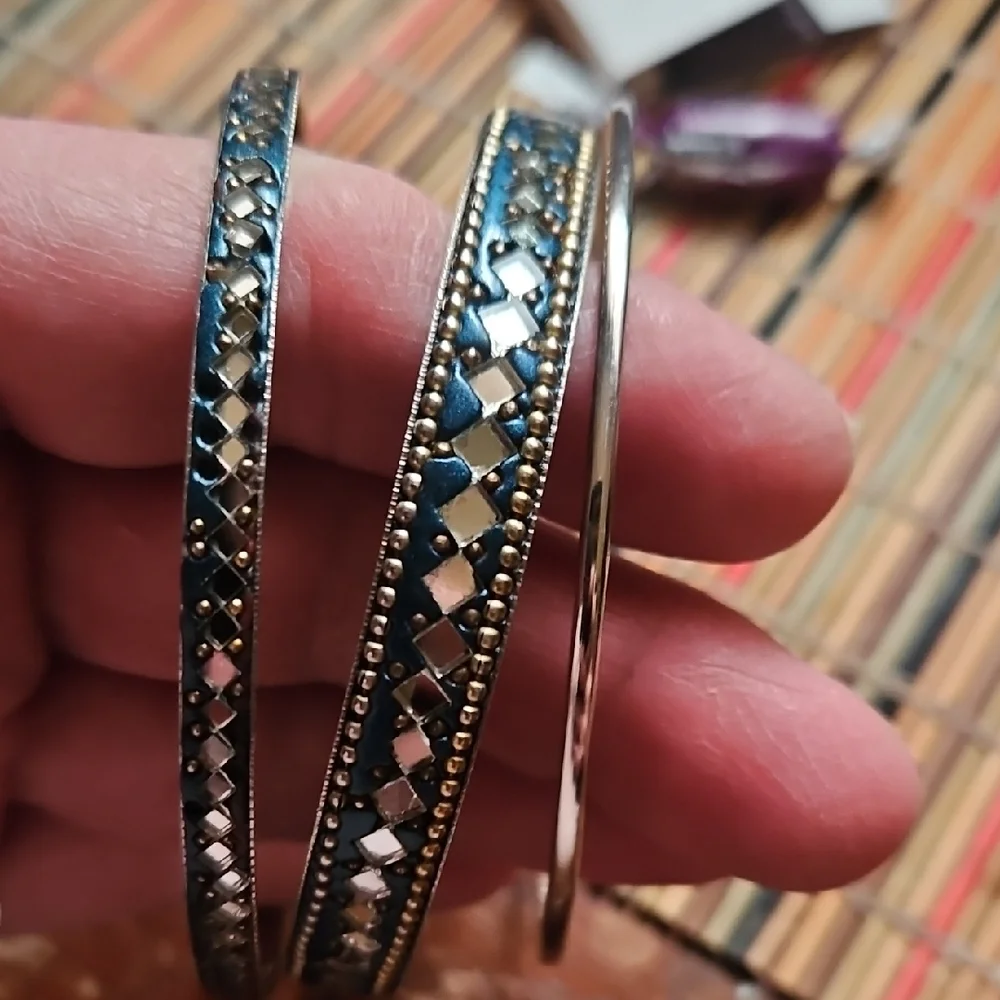 Chic Two-Tone Bangle Set - Picture 1 of 2